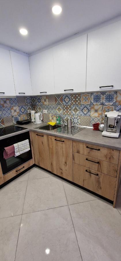 Appartement Lovely Duplex With Patio, 100m From The Beach! Vlorë